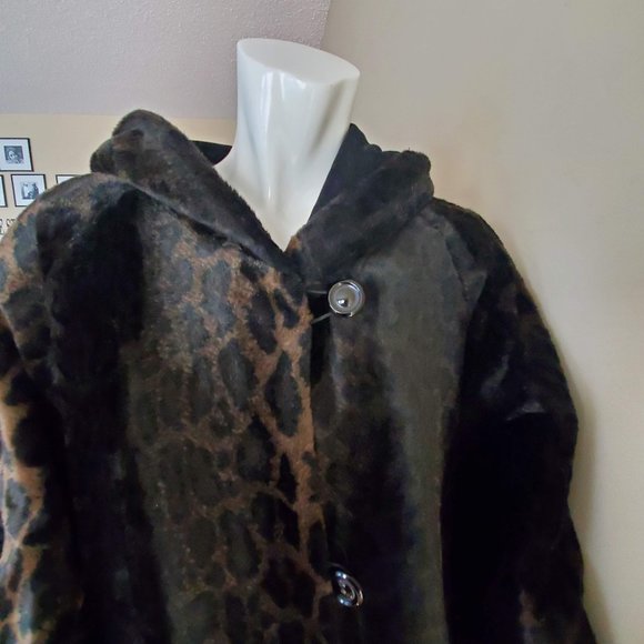 Fabulous Faux Fur Coat - Picture 4 of 17
